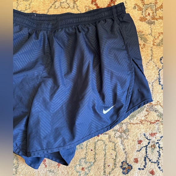 Nike Running Shorts - Picture 2 of 5